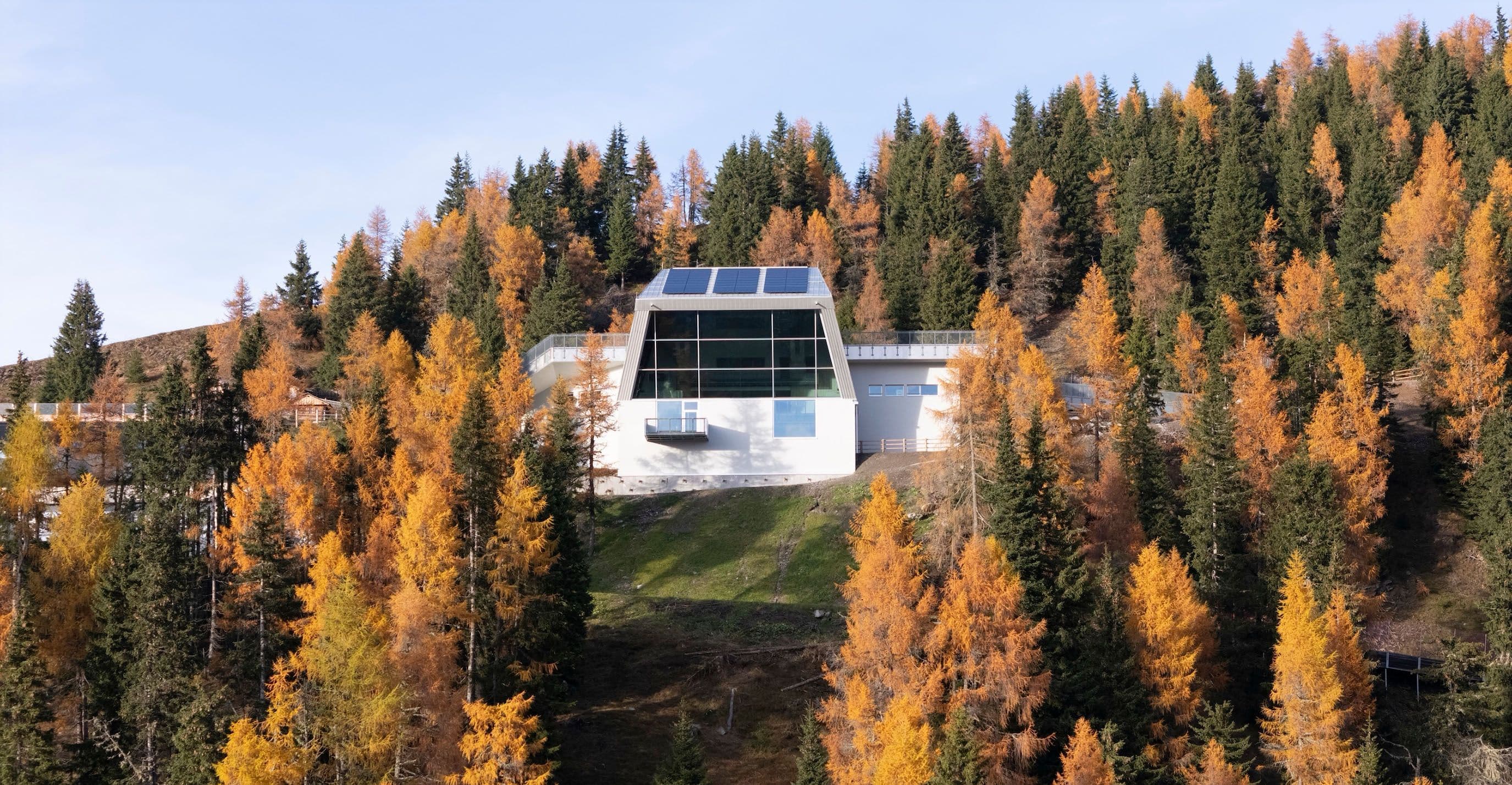 Reinhold Messner haus: infrastructure and landscape